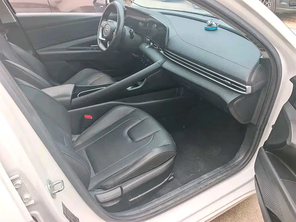 Hyundai Elantra — миниатюра 4