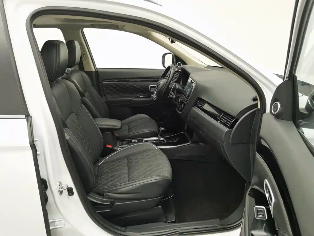 Mitsubishi Outlander — миниатюра 23