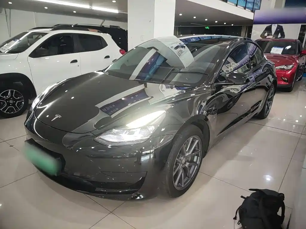 Tesla Model 3 — миниатюра 2
