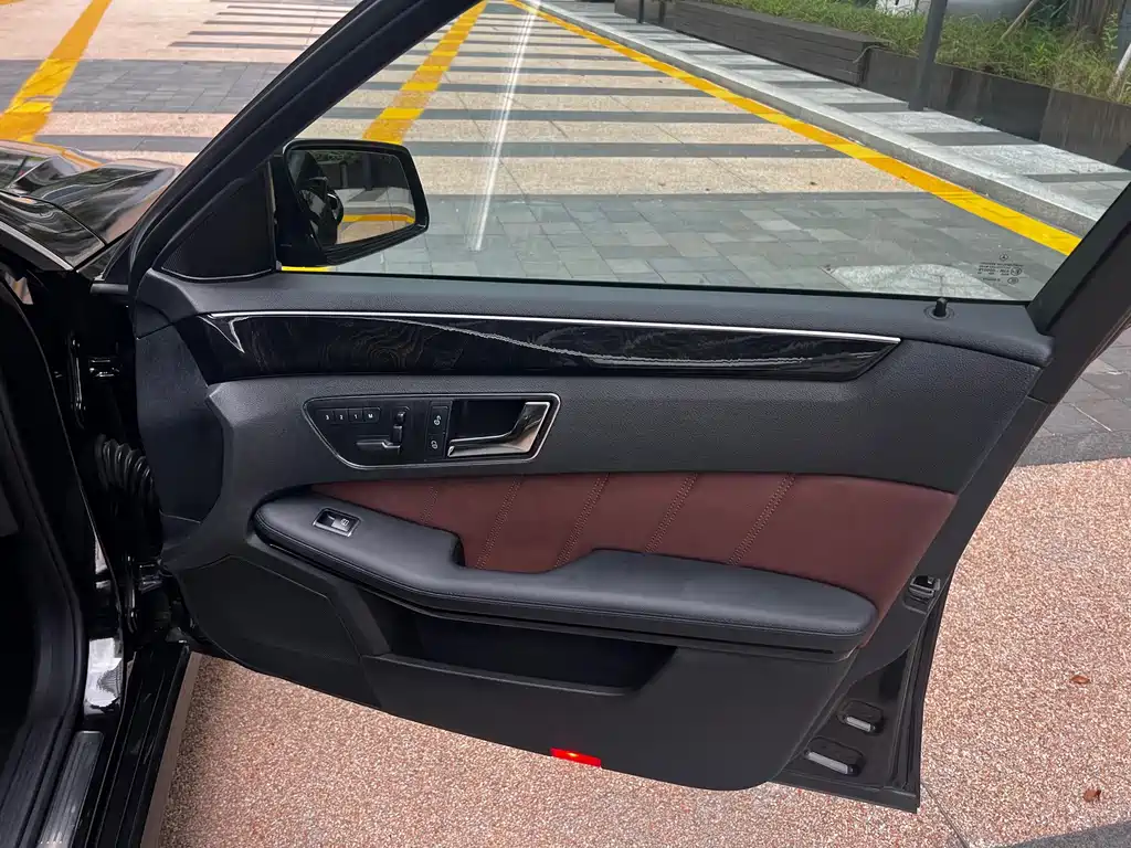 Mercedes-Benz E-Class — миниатюра 13