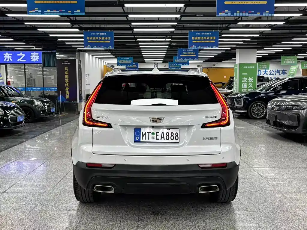 CADILLAC XT4