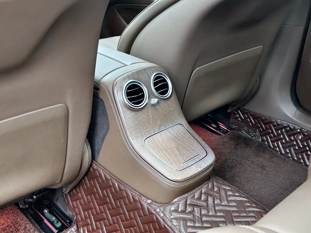 Mercedes-Benz E-Class — миниатюра 15