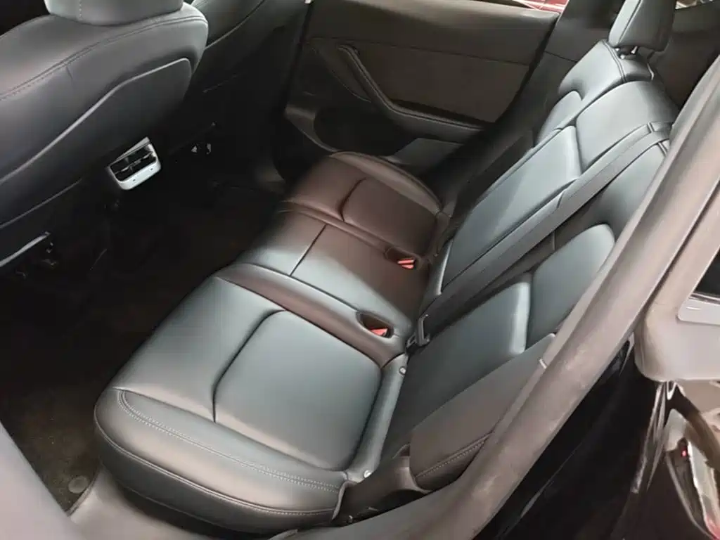 Tesla Model Y — миниатюра 17