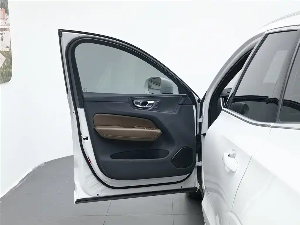 Volvo XC60 2022 B5 Luxury