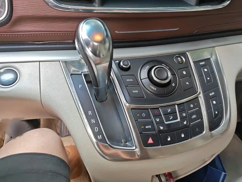 Buick GL8 2017 25S Luxury V