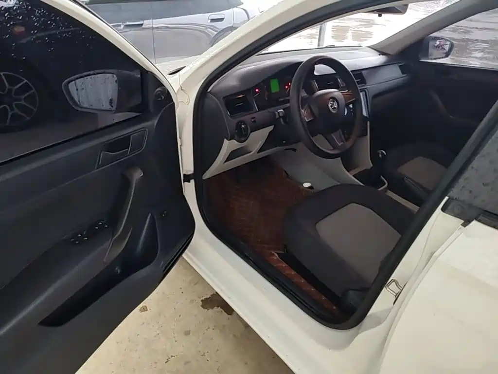 Skoda Rapid — миниатюра 16