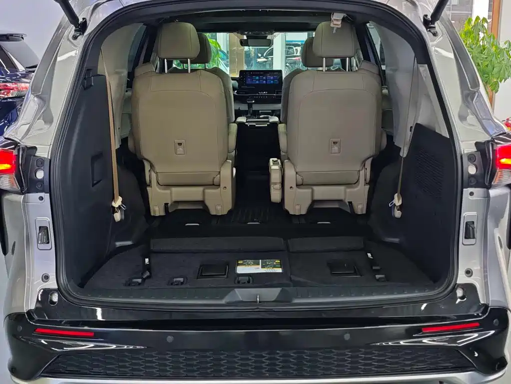 Toyota Granvia — миниатюра 22