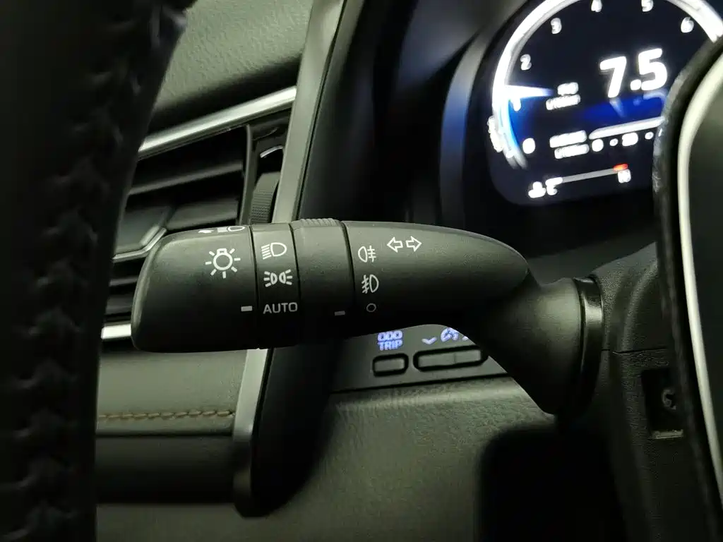 Toyota Camry — миниатюра 21