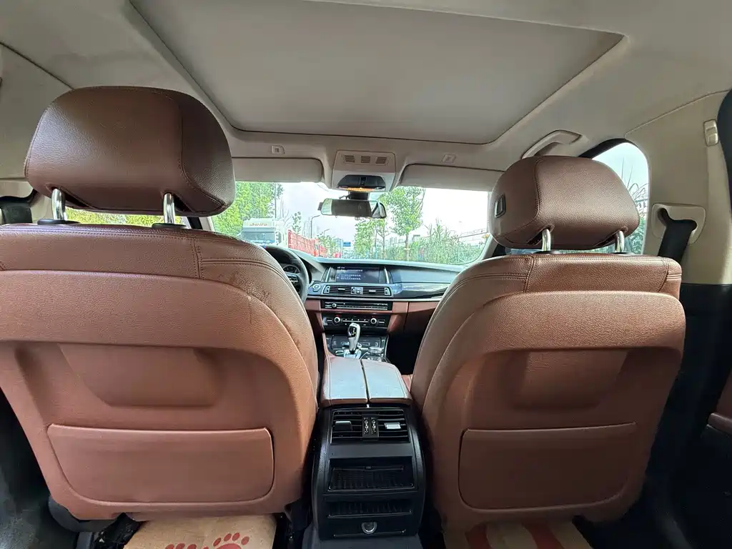 BMW 5 Series — миниатюра 12