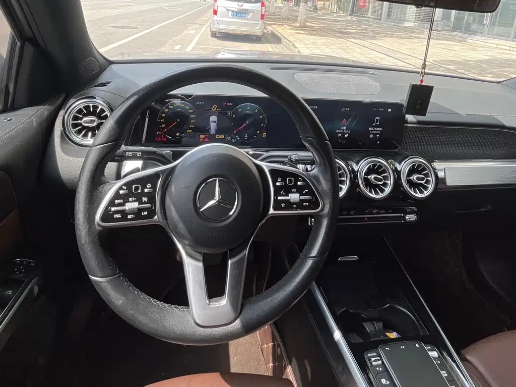Mercedes-Benz GLB - фото 12