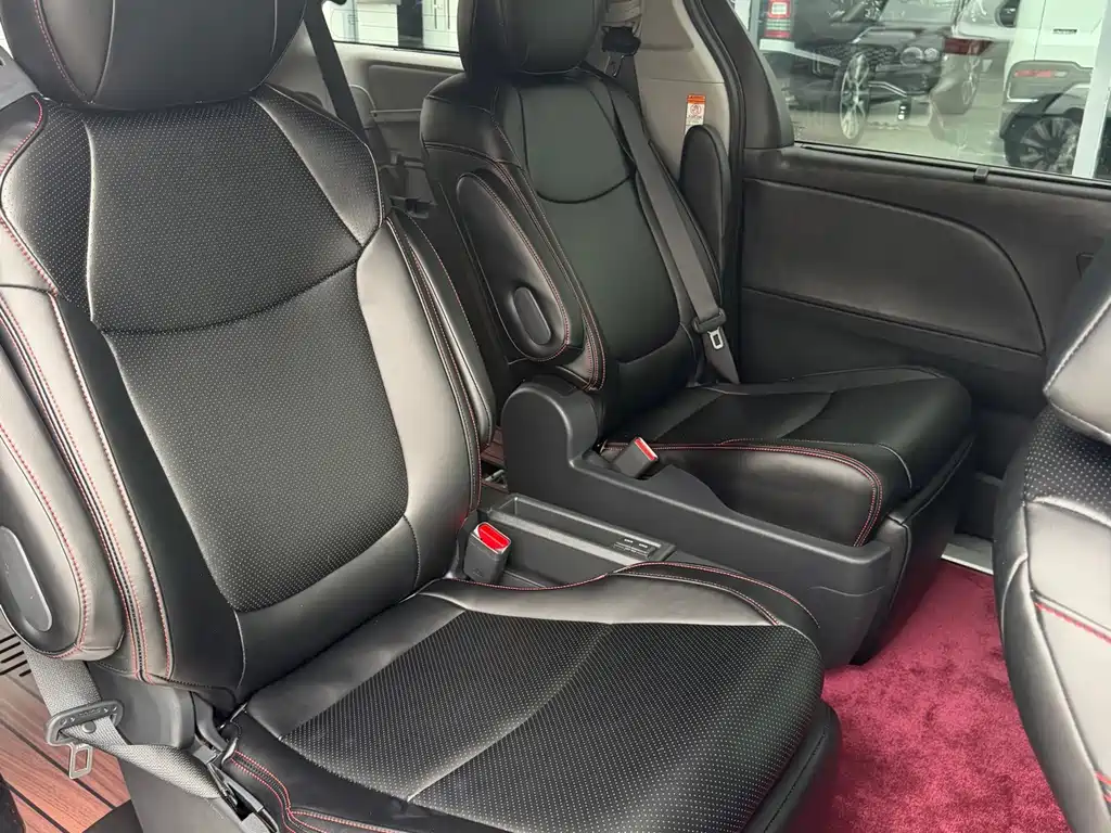 Toyota Sienna — миниатюра 12