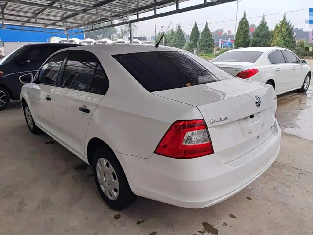 Skoda Rapid — миниатюра 5