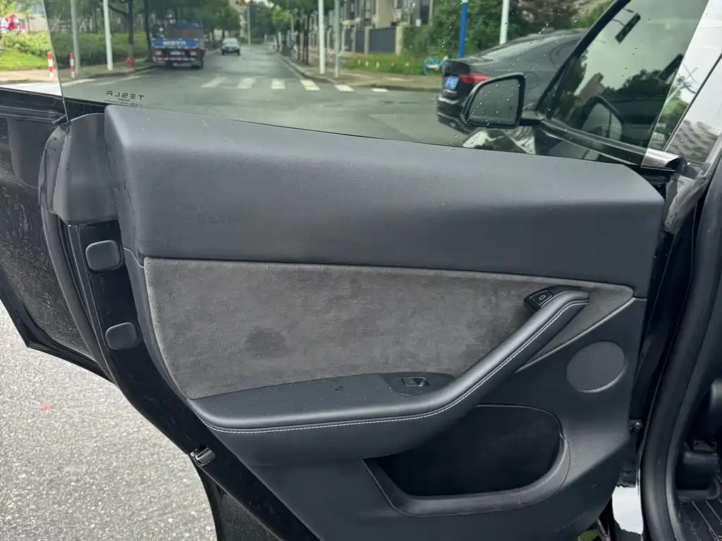 Tesla Model Y 2025 450km