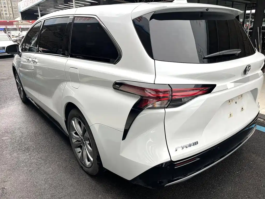 TOYOTA SIENNA