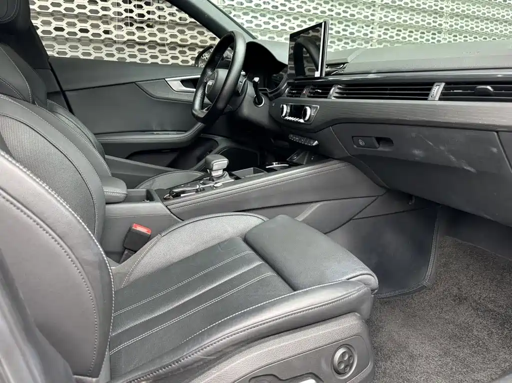 Audi A4L — миниатюра 8