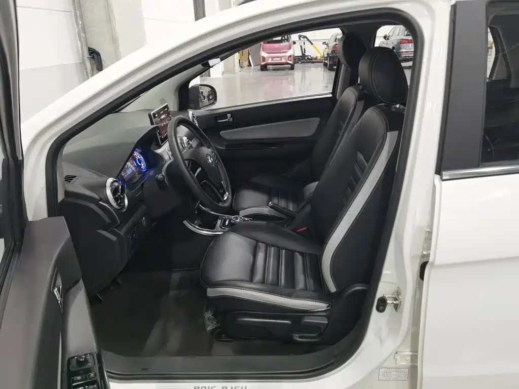 BAIC New Energy EC5 — миниатюра 10