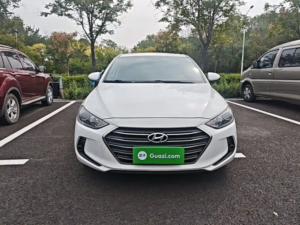 Hyundai Elantra — миниатюра 3