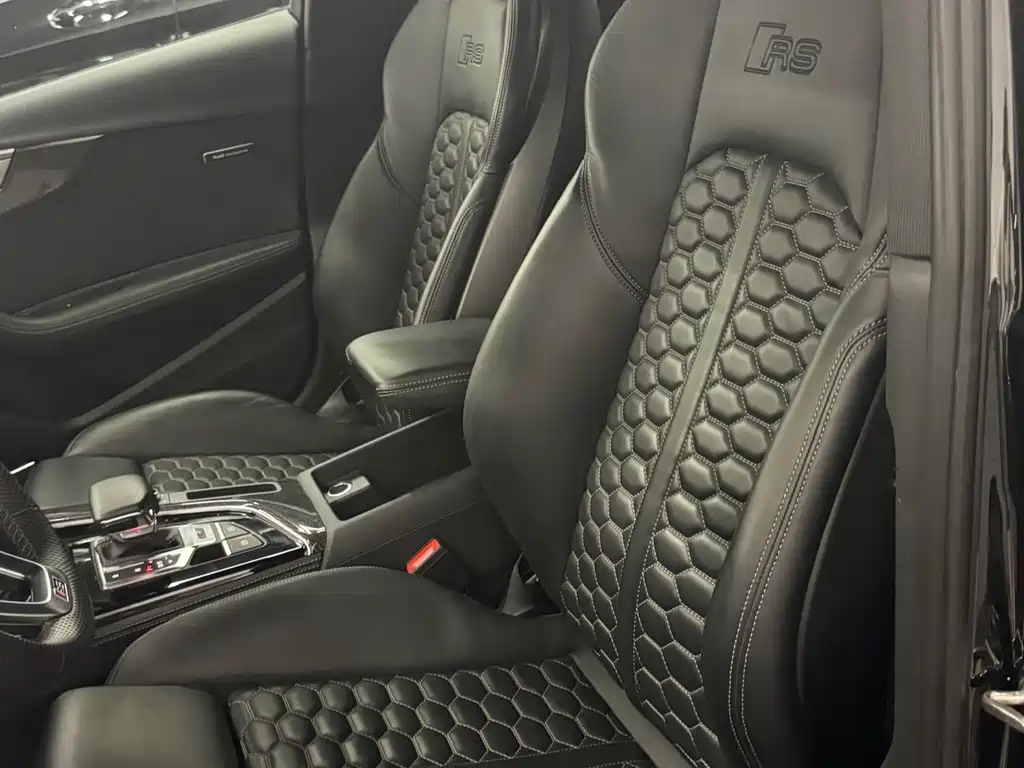 Audi RS 4 — миниатюра 9