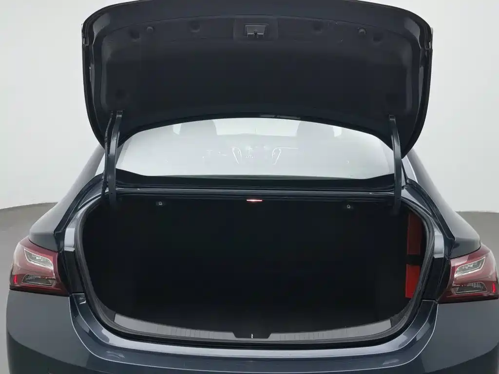 Chevrolet Malibu XL — миниатюра 16