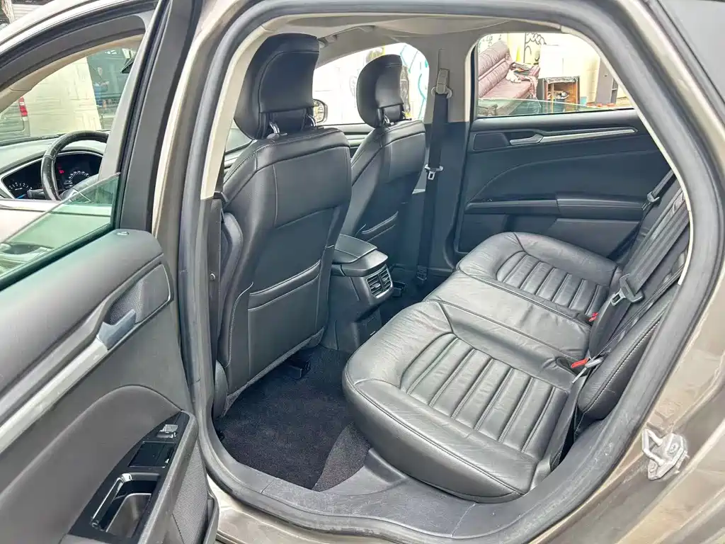 Ford Mondeo — миниатюра 9