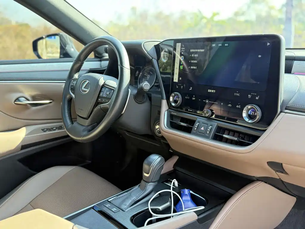 Lexus ES — миниатюра 10