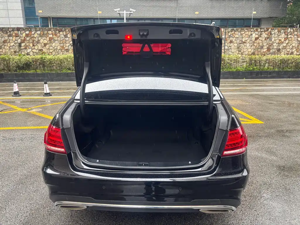 Mercedes-Benz E-Class — миниатюра 16
