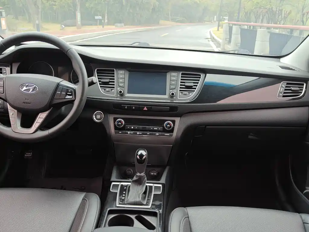 Hyundai Mistra 2016 1.8L AT Luxury DLX