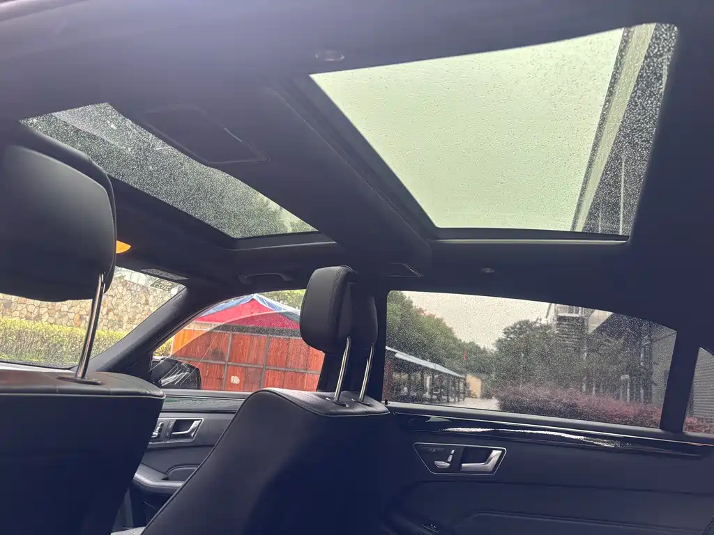 Mercedes-Benz E-Class — миниатюра 13