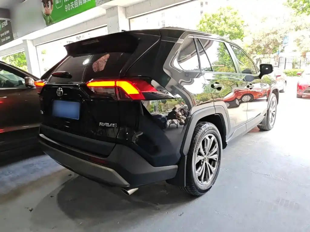 Toyota RAV4 — миниатюра 7