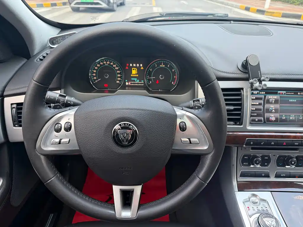 Jaguar XF — миниатюра 10