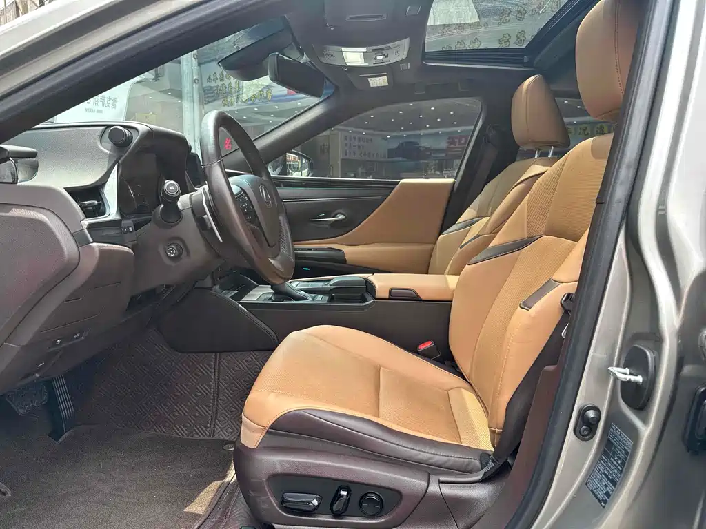 LEXUS  ES