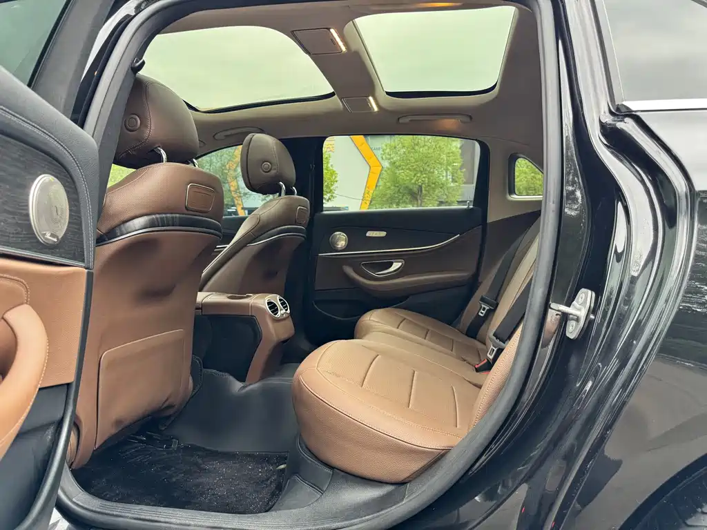 Mercedes-Benz E-Class — миниатюра 8
