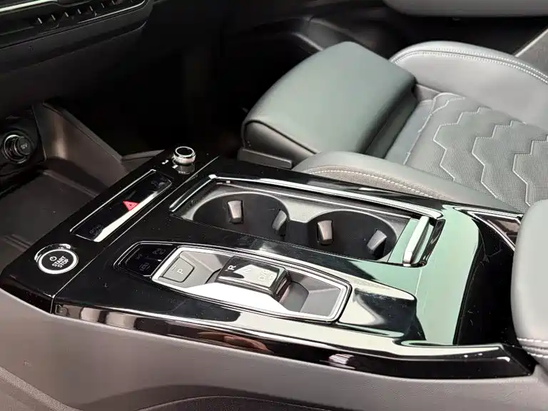 Audi Q6L e-tron — миниатюра 12
