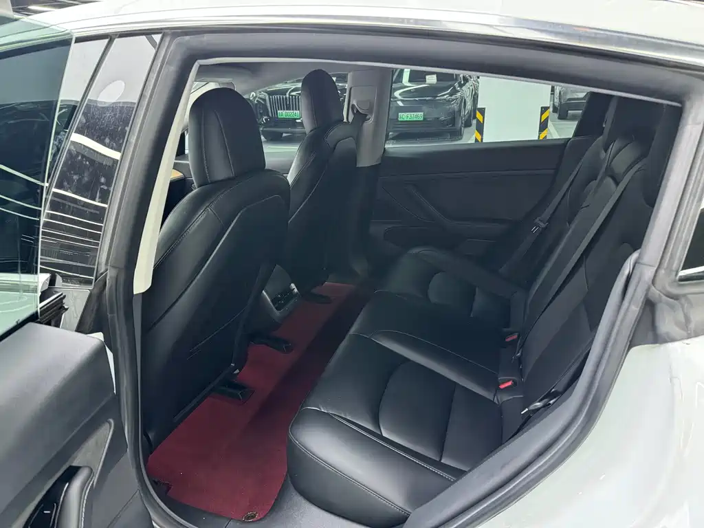 Tesla Model 3 — миниатюра 7