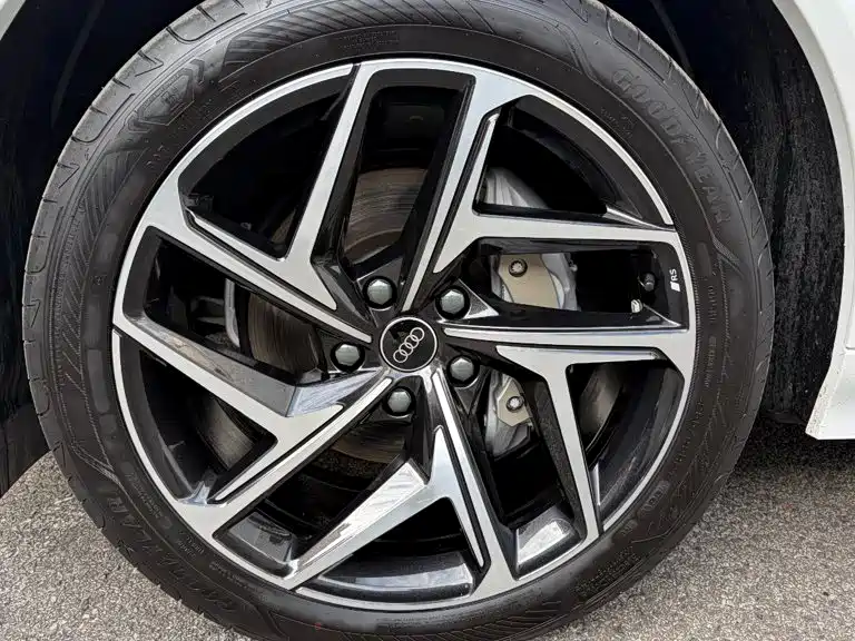 Audi Q6L e-tron — миниатюра 14