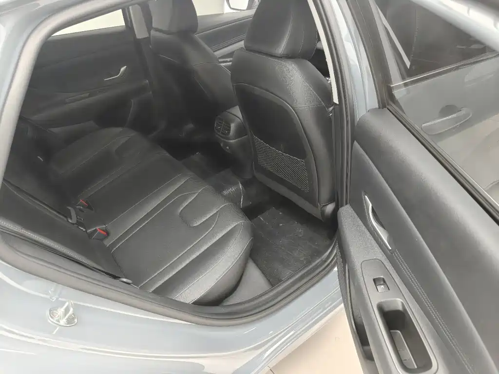 Hyundai Elantra — миниатюра 9