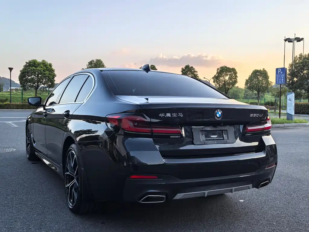 BMW 5 Series — миниатюра 17