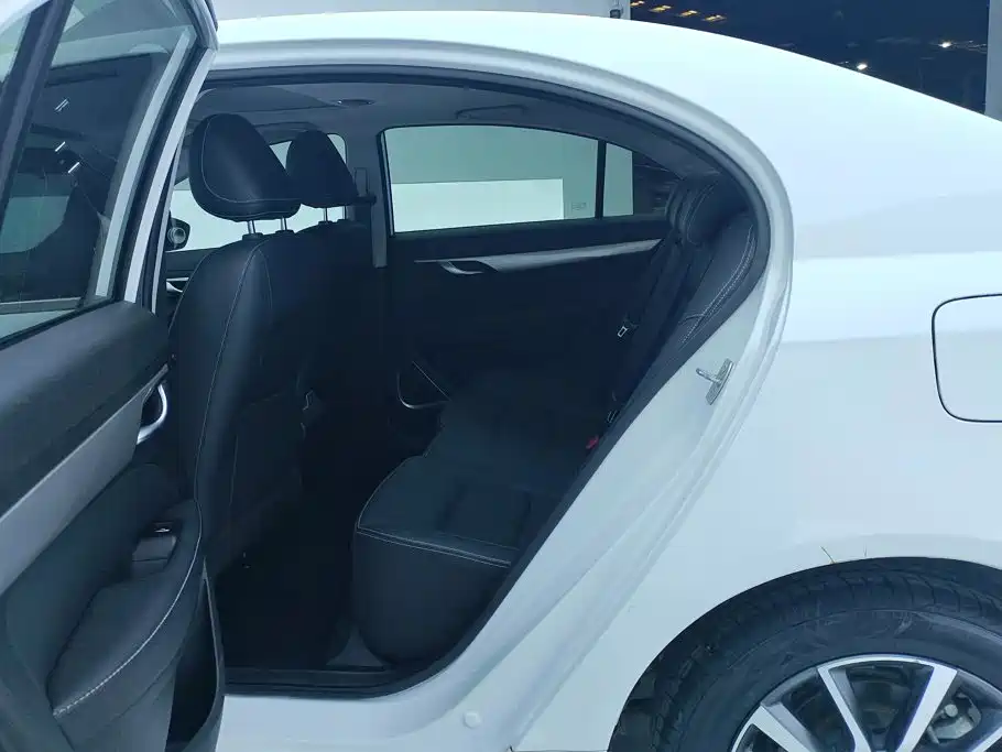Geely Emgrand — миниатюра 11