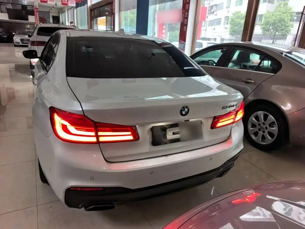 BMW 5 Series — миниатюра 6