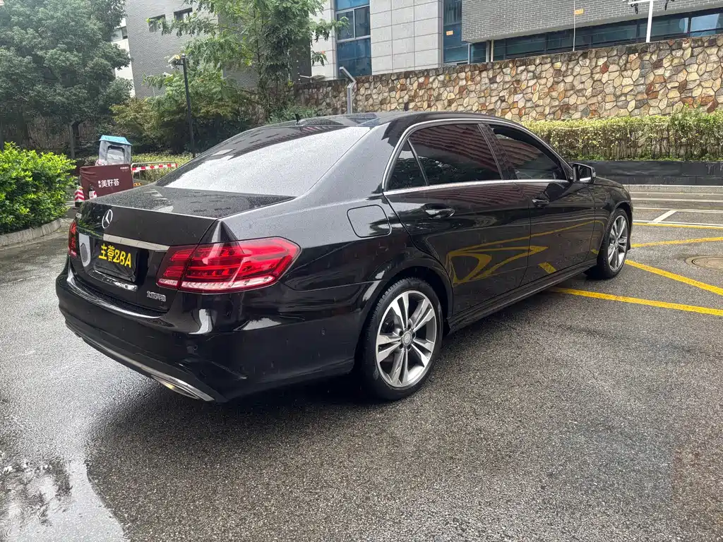 Mercedes-Benz E-Class — миниатюра 17