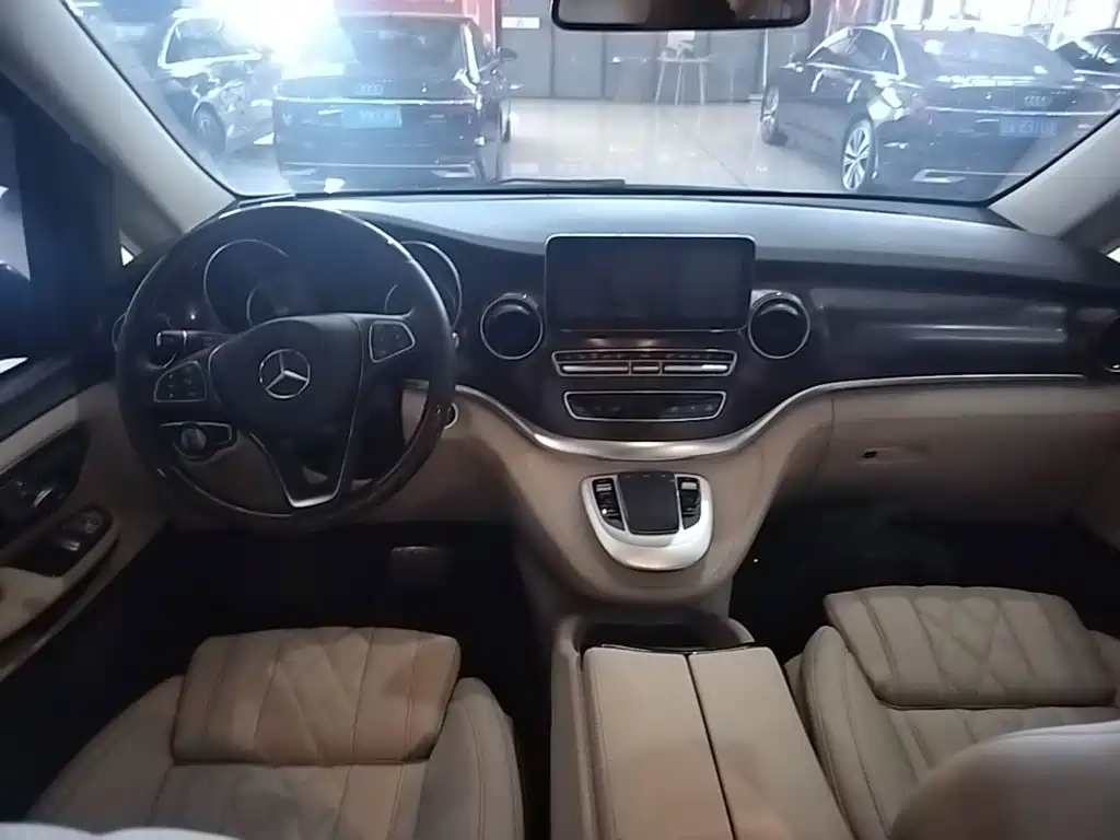 Mercedes-Benz V-Class — миниатюра 10