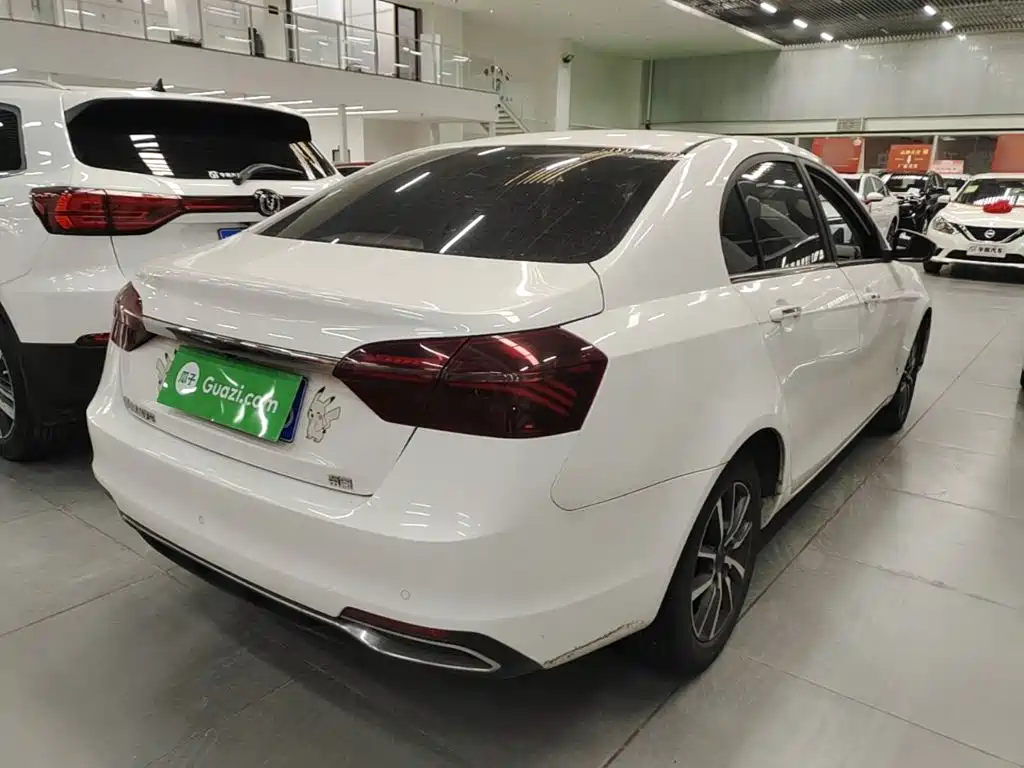 Geely Emgrand — миниатюра 7