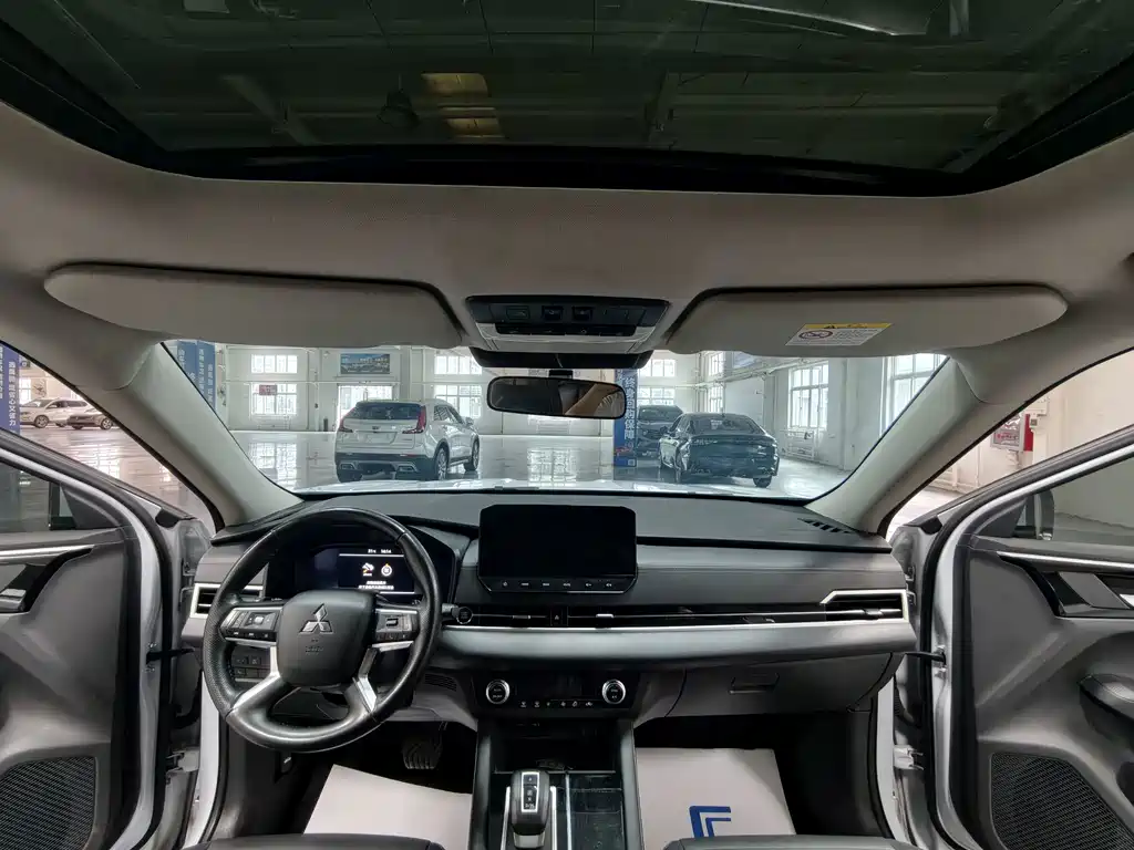 Mitsubishi Outlander — миниатюра 10