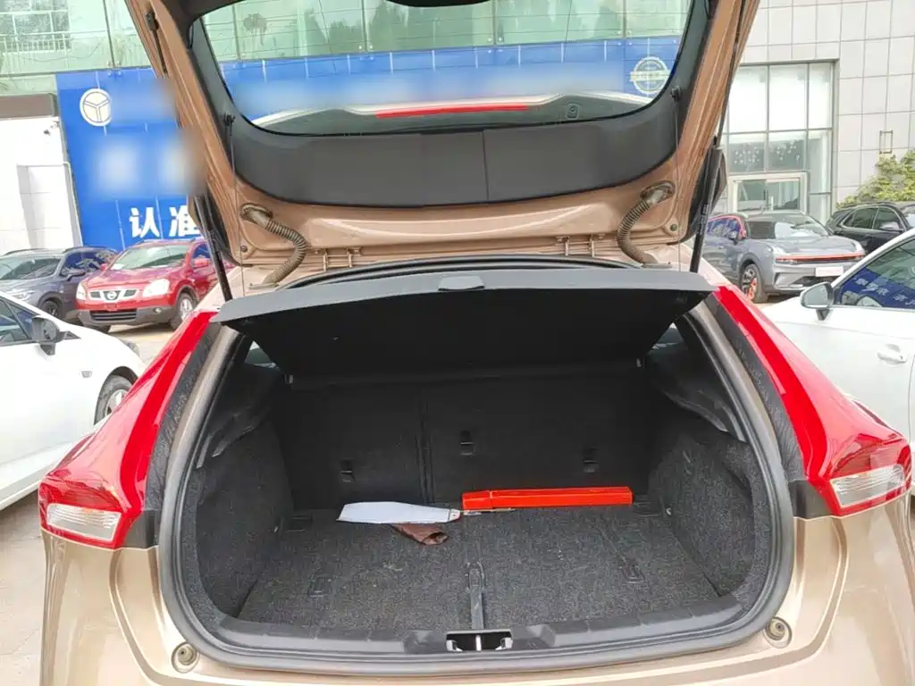 Volvo V40 — миниатюра 19