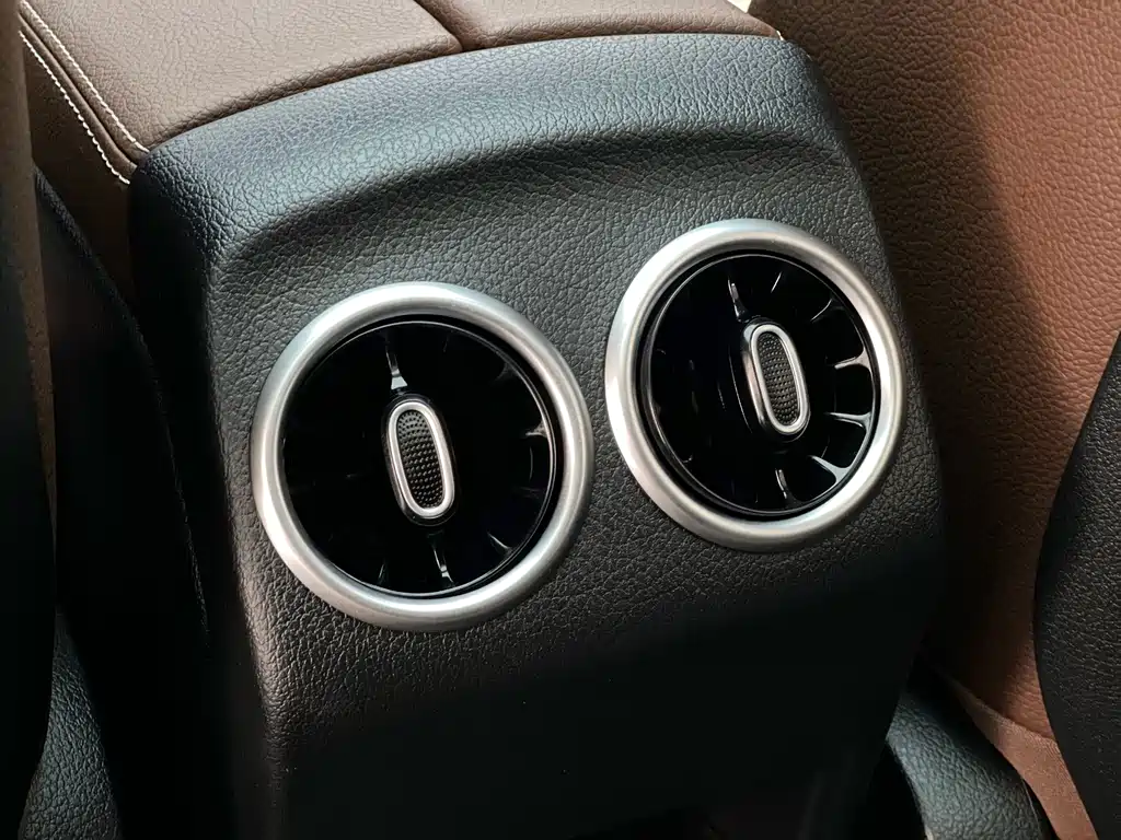 Mercedes-Benz GLB — миниатюра 16
