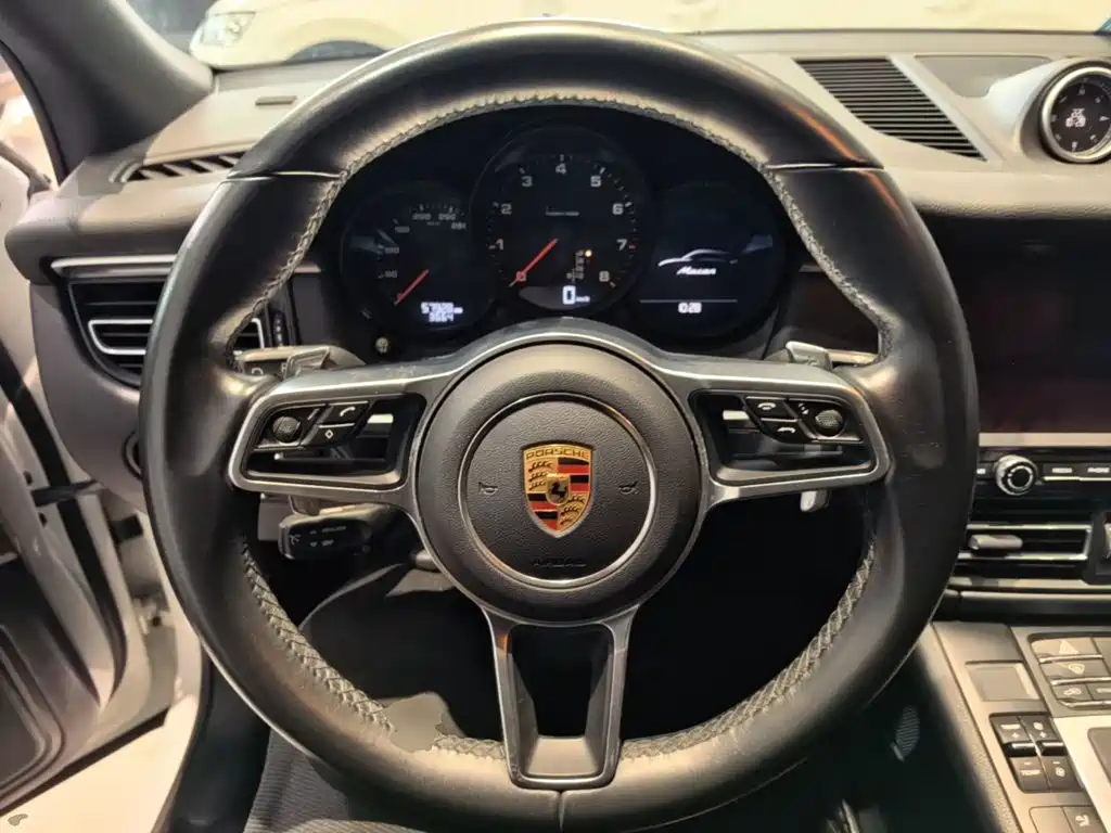 Porsche Macan — миниатюра 11