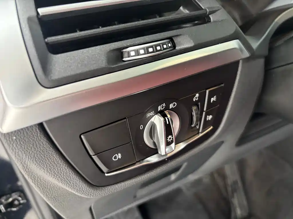 BMW iX3 — миниатюра 14