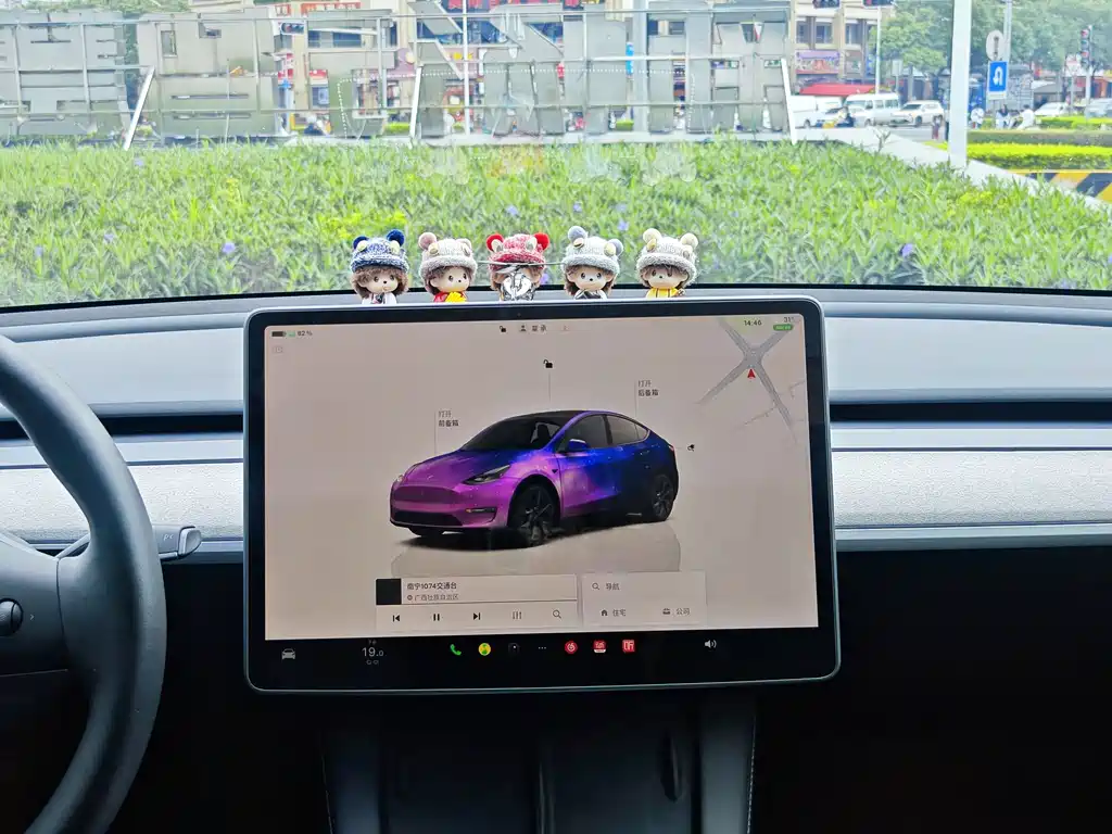 Tesla Model Y — миниатюра 9