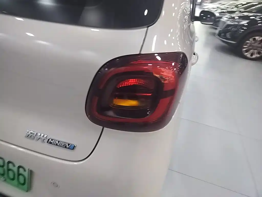 Wuling MINIEV — миниатюра 8