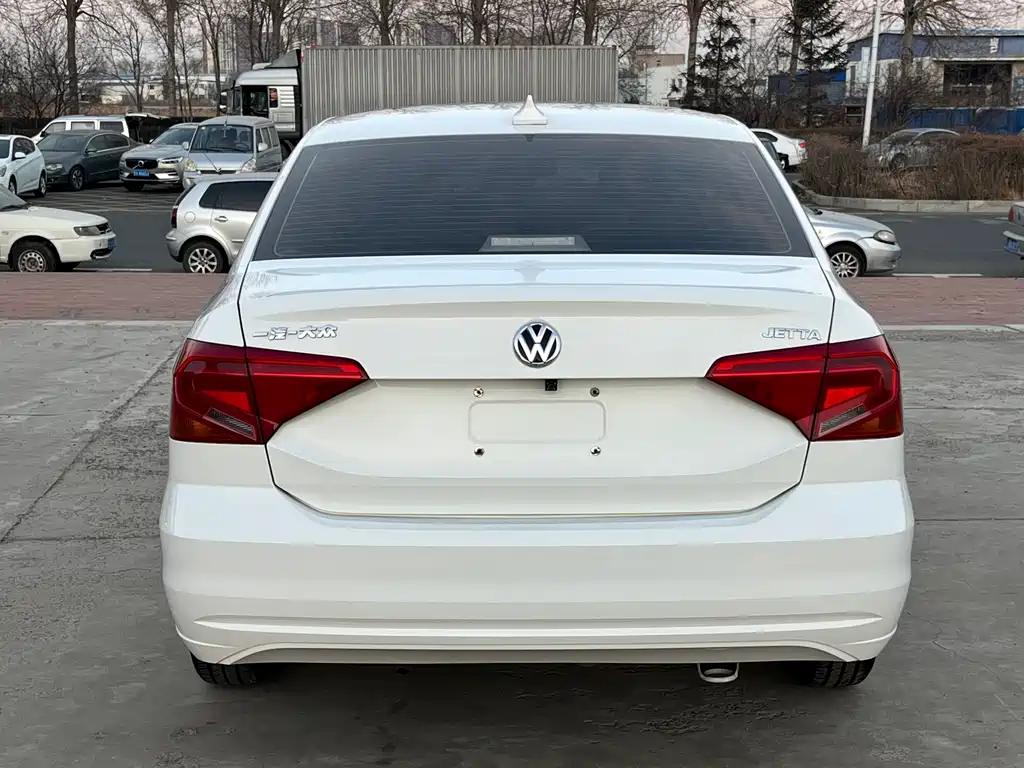 VOLKSWAGEN JETTA